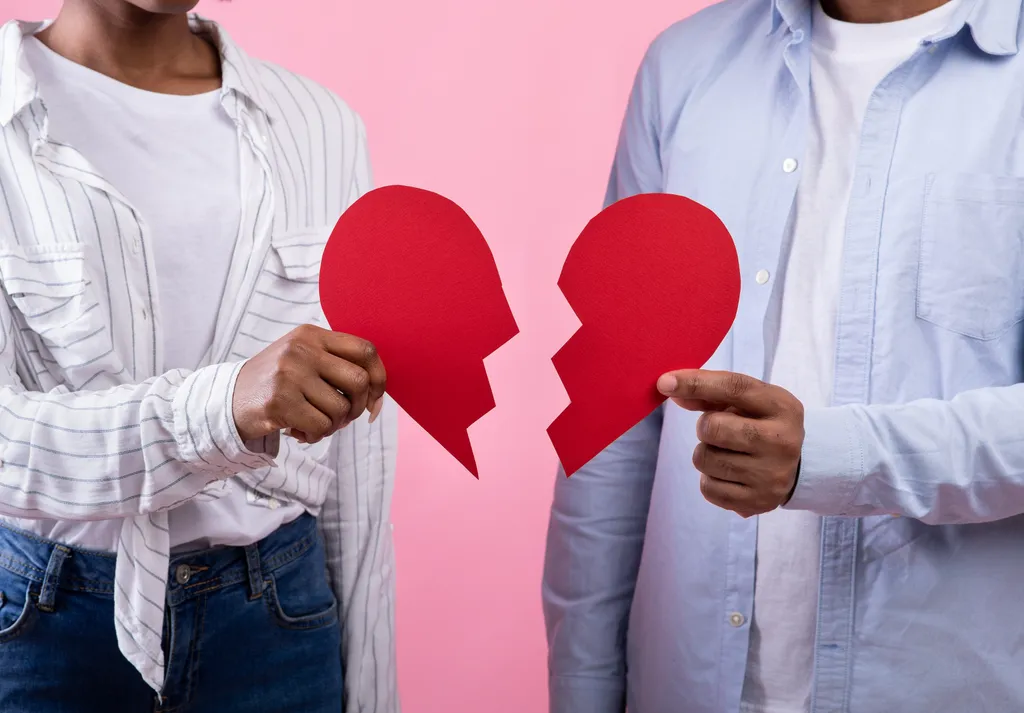 Especialistas dividem opiniões sobre o amor e a tarefa de "desapaixonar" (Imagem: Prostock-studio/Envato)