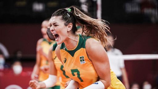 Jogadora de vôlei Rosamaria denuncia golpe que usa sua foto no WhatsApp