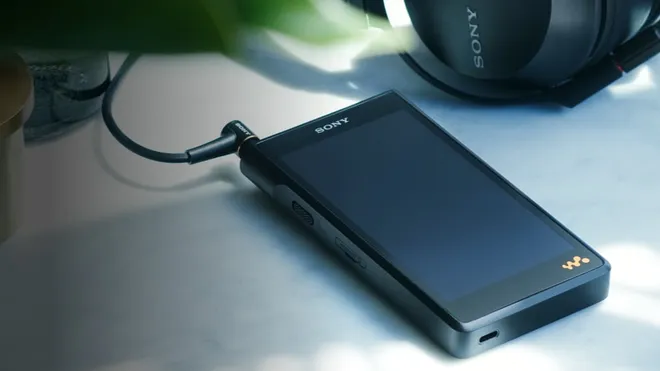 O Sony Walkman NW-WM1AM2 é a versão mais acessível da nova geração (Imagem: Divulgação/Sony)