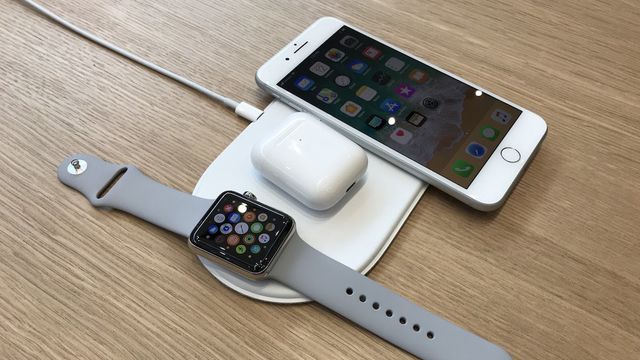 Apple pode lançar carregador sem fio e novo fone de ouvido ainda este ano