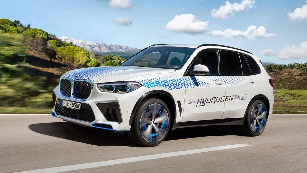 BMW vem trabalhando em um iX5 movido a hidrogênio (Imagem: Divulgação/BMW)