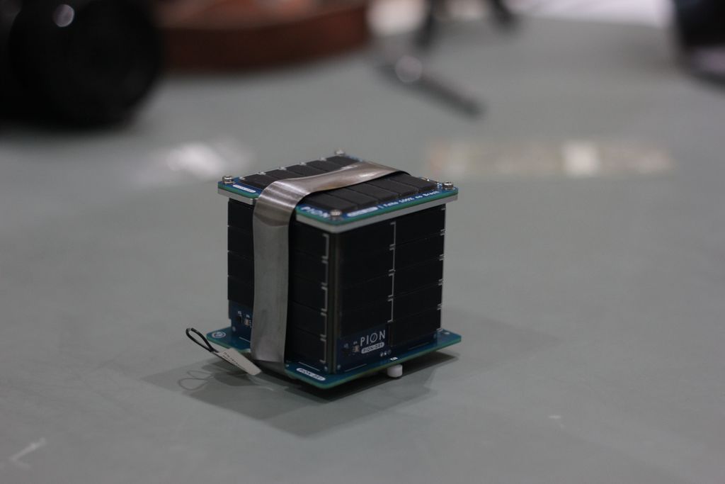 O PION-BR1 é um PocketCube, um pequeno satélite que nãos pesa mais do que 180 gramas (Imagem: Reprodução/PION Labs)