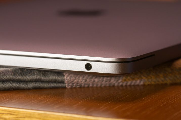 Macbook Pro M1 detalhe entrada fones