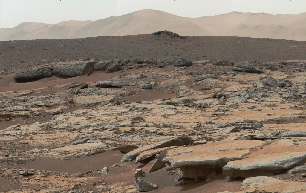 Há dez anos, o rover pousou na cratera Gale (Imagem: Reprodução/NASA)