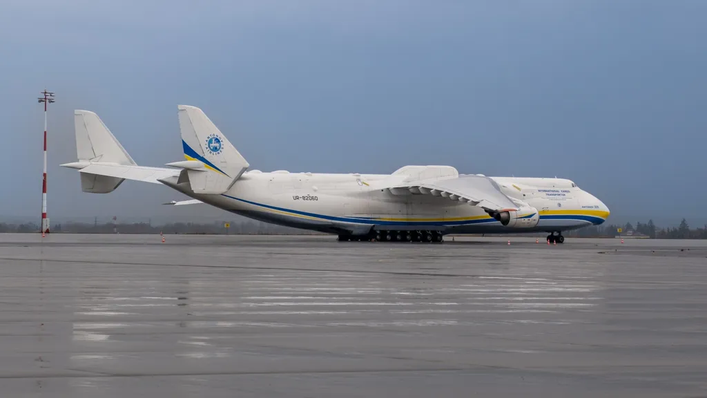 Antonov 225 Mriya tem 84 metros de comprimento (Imagem: Marquise de Photographie/Unsplash)