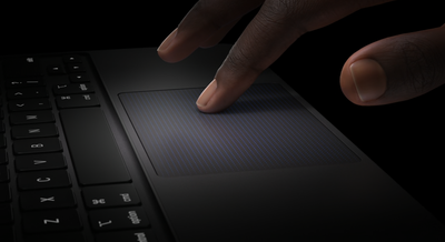 Apple Pencil Pro e novo Magic Keyboard chegam para incrementar