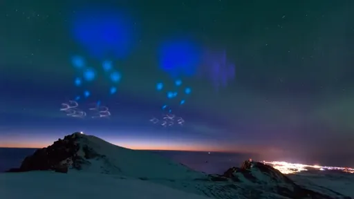 NASA cria explosão colorida em experimento com foguetes na aurora boreal