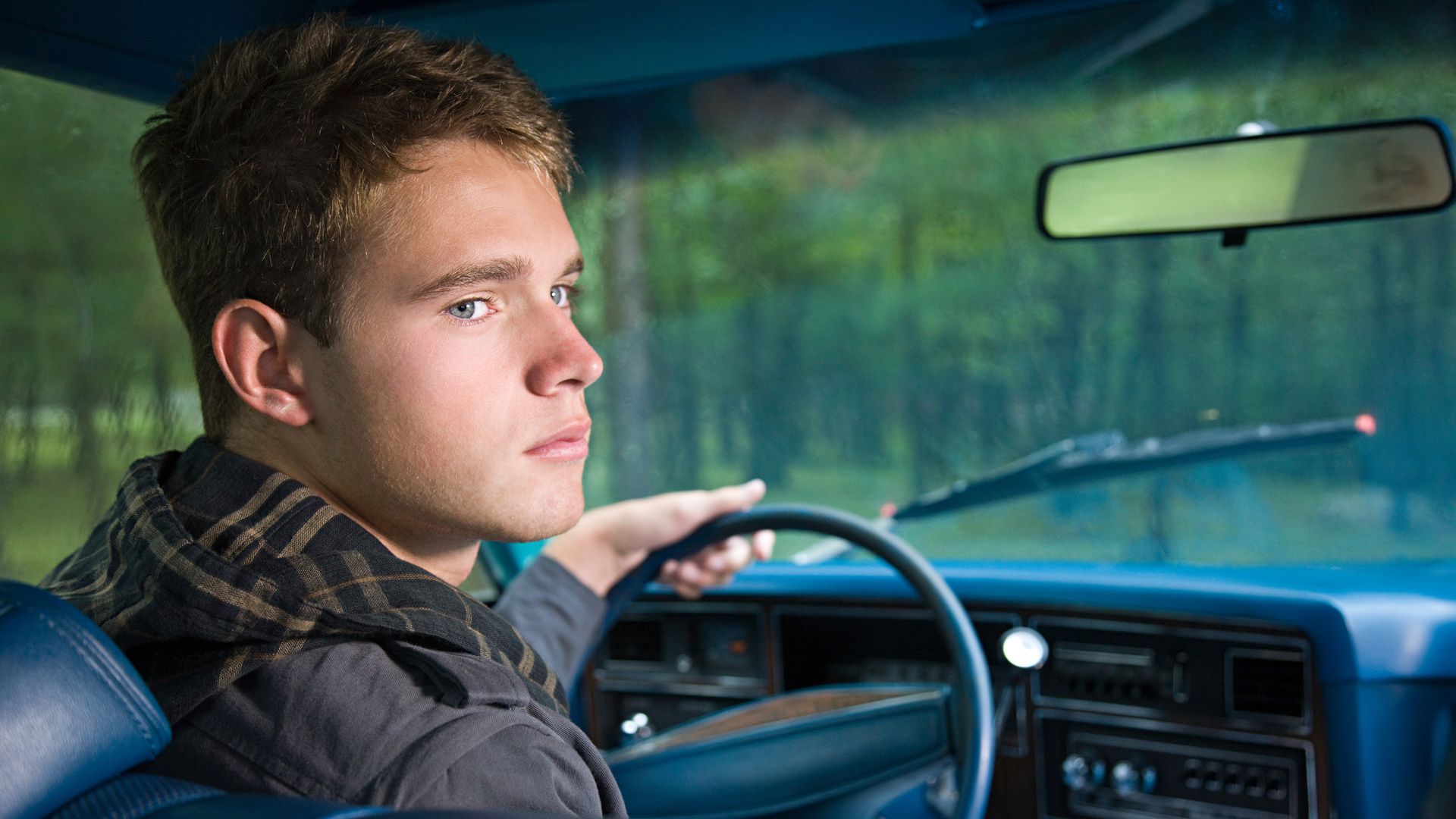 The boys driving horse. Машина boy. Boy in car. Driving in cars with boys. School boy in car.