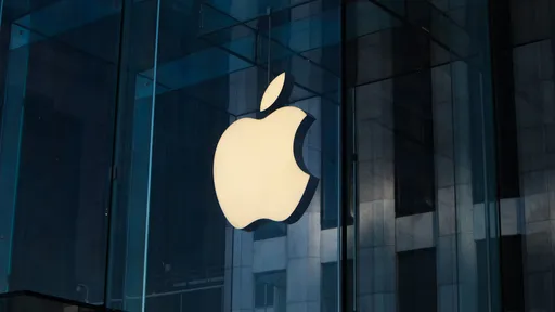 Apple tem aumento de 29% na receita, mas preço das ações da empresa cai