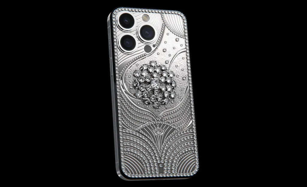 Custando mais de US$ 600 mil, e cravejando de dezenas de diamantes, o iPhone 14 Pro Max Diamond Snowflake é hoje o celular mais caro da Caviar (Imagem: Caviar)