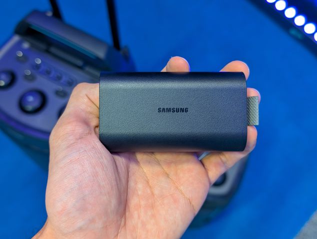 Caixas de som Samsung Sound Tower ST50F e ST40F