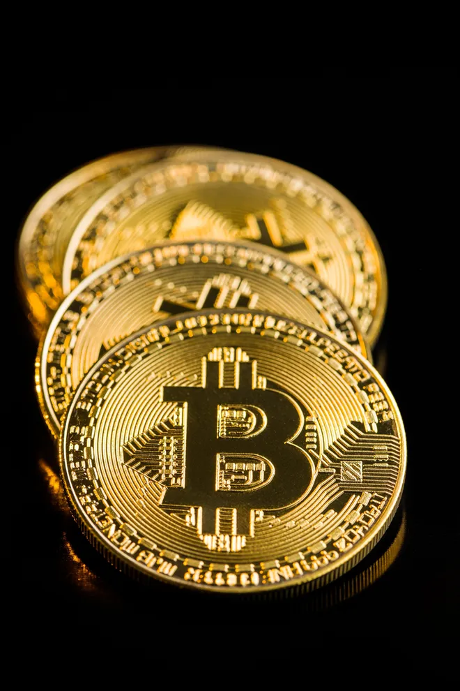 Bitcoin é o principal ativo do mercado de criptomoedas, Projeto de Lei 4401/2021 pretende regulamentar a negociação do ativo aqui no país (Imagem:Reprodução/envato-jirkaejc)