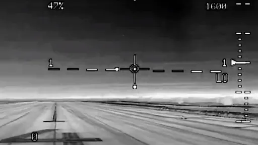 Novo vídeo com três OVNIs é divulgado pelo Exército dos EUA; assista!