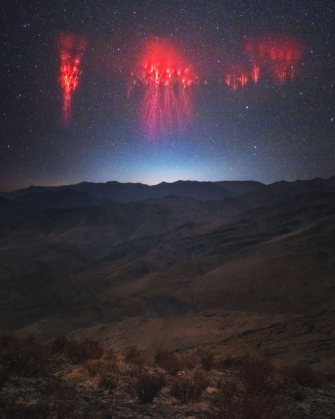 Sprites brilhando nas montanhas dos Andes (Imagem: Reprodução/Yuri Beletsky)