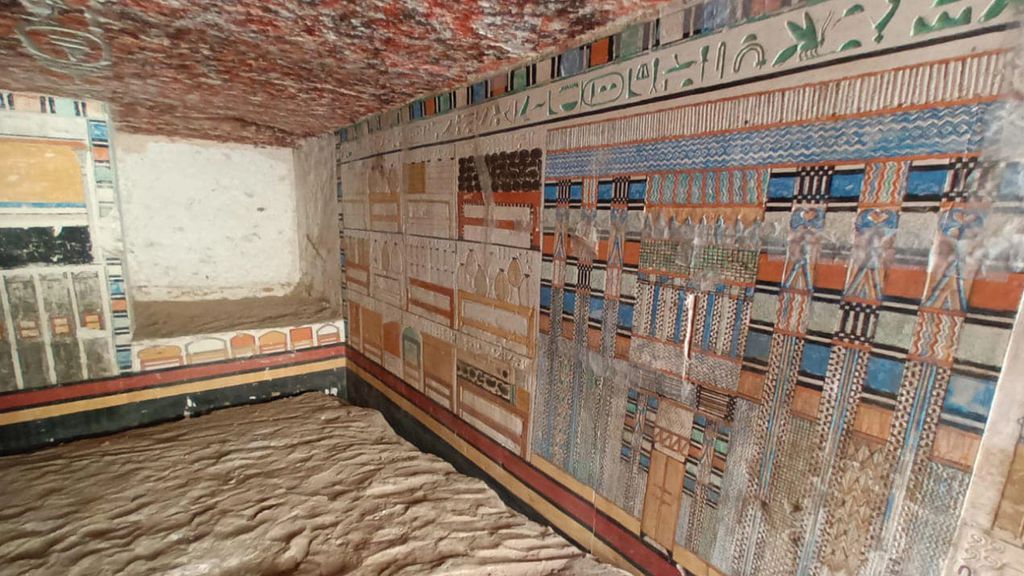 O túmulo de Tetinebefou ainda conserva as cores vibrantes de quando foi pintado, surpreendendo os pesquisadores que o estudaram (Imagem: Egyptian Ministry of Tourism and Antiquities)