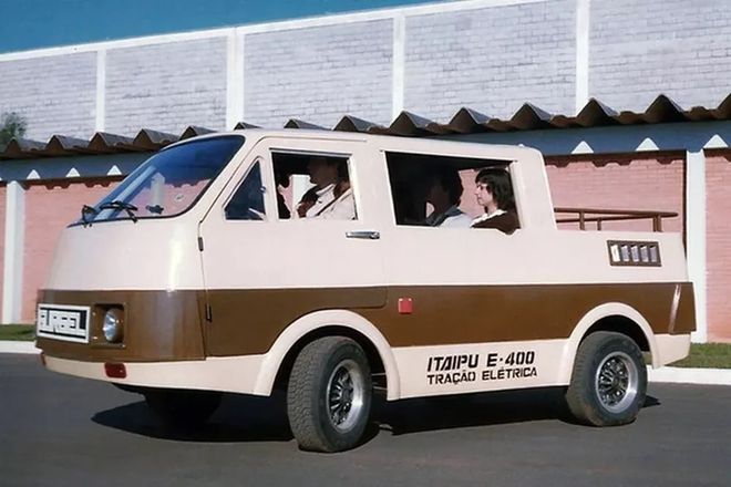 Gurgel Itaipu E400 visto de lado