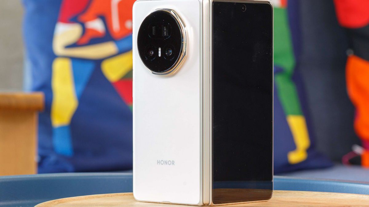 Celular dobrável mais fino do mundo vai ganhar versão global; veja quando