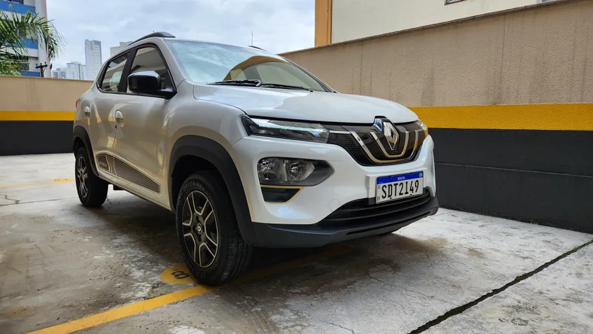 Review Renault Kwid E Tech   Pr tico  eficiente  essencial  mas caro demais - 22