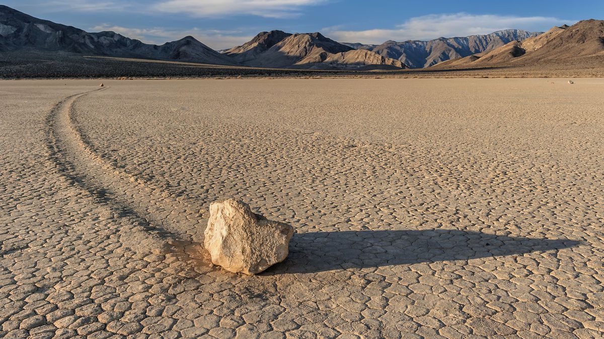 O mistério das "pedras que andam" no Vale da Morte - Canaltech