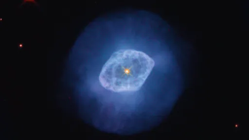 Foto do Hubble mostra nebulosa planetária ao redor de estrela anã branca