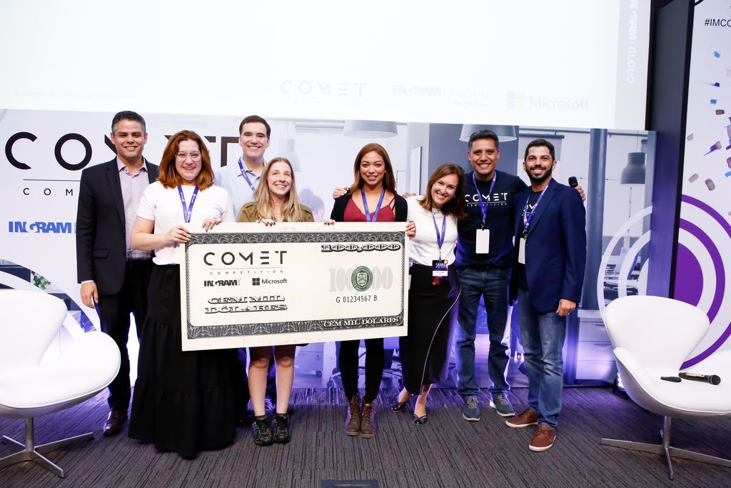 Entrega do cheque de US$ 100 mil em recursos de financiamentode negócios para a startup Cash.in, que venceu a etapa brasileira do Comet Competition e agora vai para as finais internacionais em Miami, no mês de maio de 2020 (Foto: Divulgação)