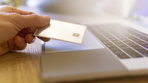 Quatro dicas para proteger seu cartão de crédito em compras online
