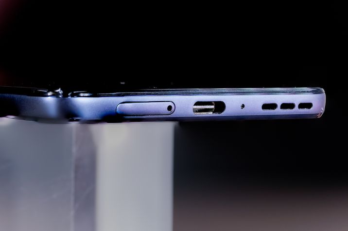 Edge 30  USB