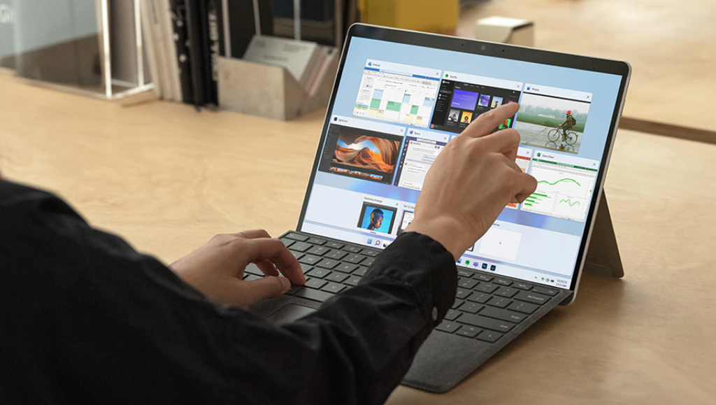 Além do chip mais potente, o Surface Pro X2 deve trazer tela com alta taxa de atualização, Windows 11 com Windows Hello e mais (Imagem: Divulgação/Microsoft)