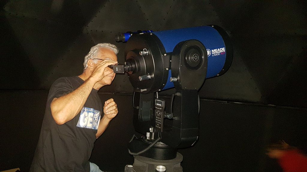 Telescópio instalado no domo geodésico do observatório no CEDAI, Londrina (Foto: GEDAL)