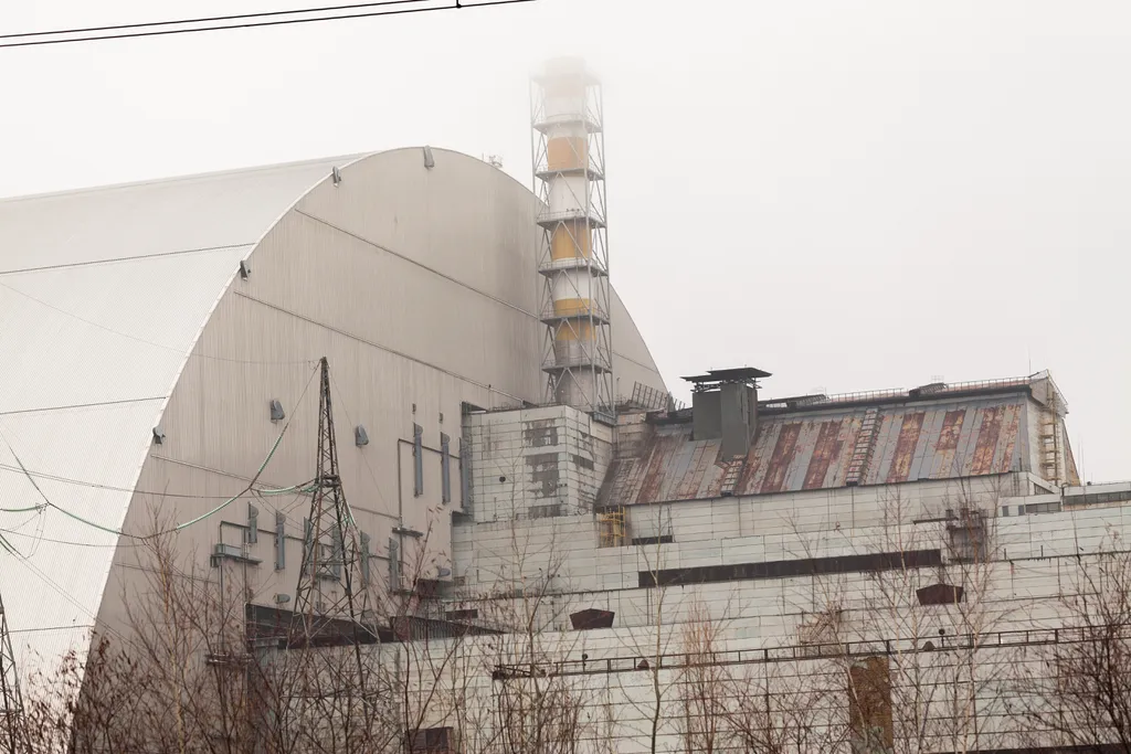 Atualmente, os reatores da usina de Chernobyl não têm mais combustível nuclear; o reator 4, que explodiu, passou por tratamentos (Imagem: Reprodução/antonpetrus/envato)