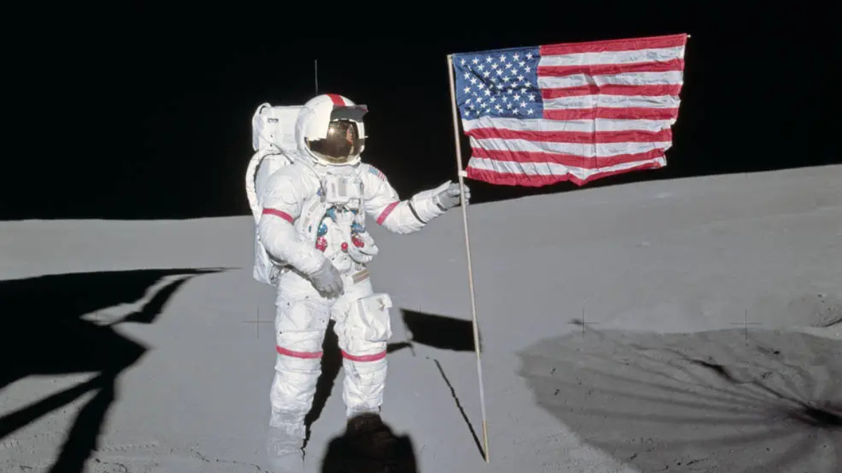 Bandeiras dos EUA fincadas na Lua podem ser vistas da Terra usando telescópios?