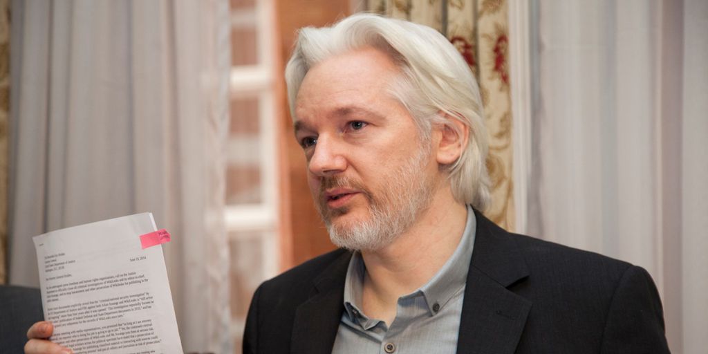 O co-fundador do Wikileaks, ex-jornalista e ciberativista Julian Assange, atualmente preso na Inglaterra: equipe de defesa dele alega que Trump lhe ofereceu perdão presidencial caso negasse envolvimento russo nas eleições de 2016