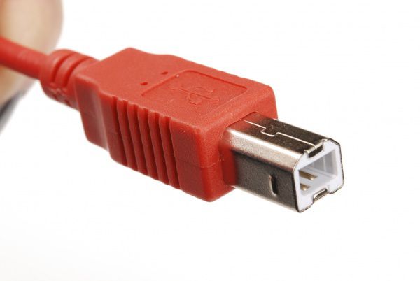 Exemplo de conector USB-B macho