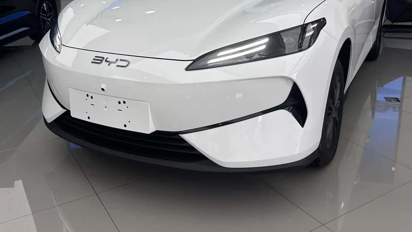 BYD e7