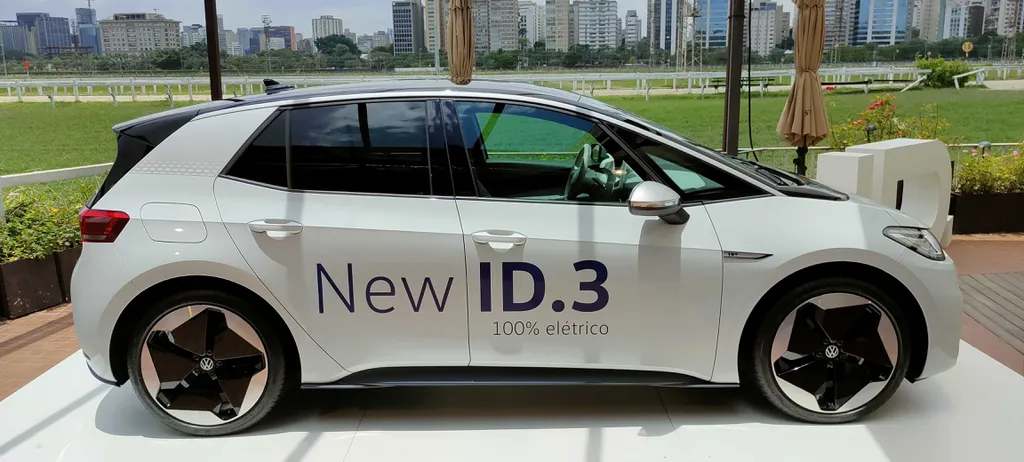 Volkswagen ID.3 é uma das apostas da marca para o futuro (Imagem: Paulo Amaral/Canaltech)
