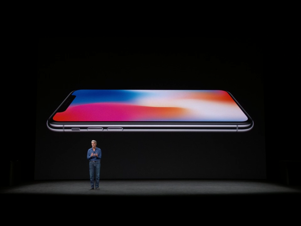 Tela OLED foi uma das novidades (e destaques) do iPhone X em 2017 (imagem: Apple)