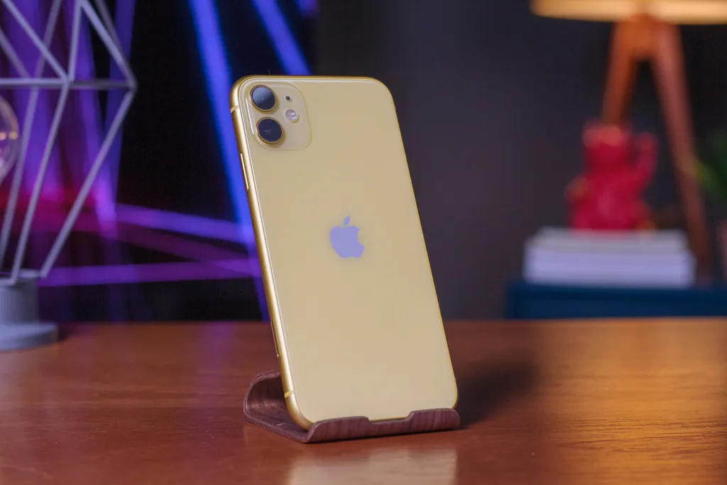 iPhone 11 amarelo