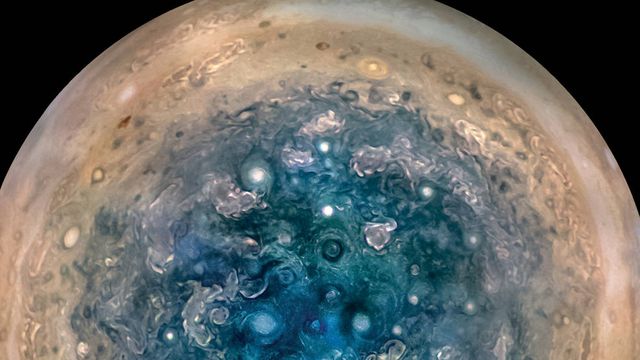 Sonda Juno se aproxima novamente de Júpiter e envia novas imagens incríveis