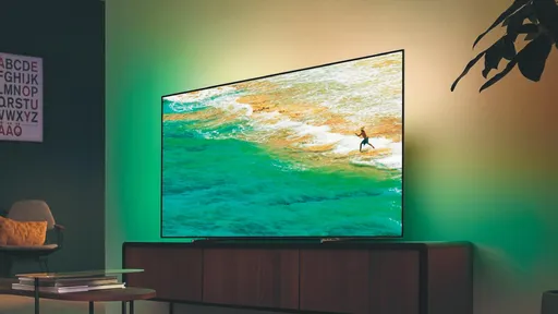 Philips revela novas Smart TVs 4K a 120 Hz com Android e iluminação Ambilight