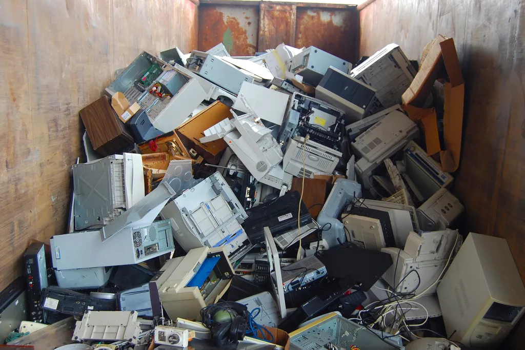 Lixo eletrônico se transformou em um problema no Brasil (Imagem: Reprodução/Alesp)