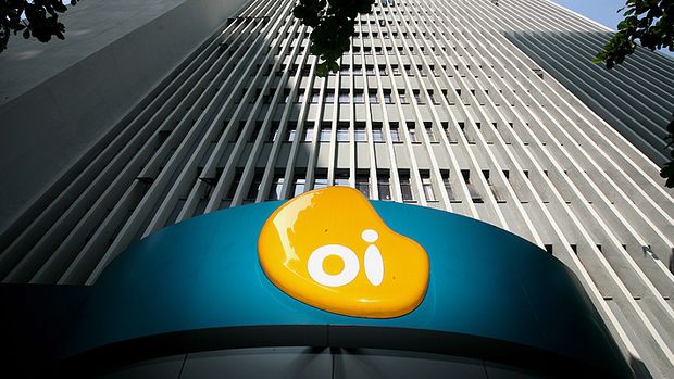 Após queda das ações da Oi, papéis da Portugal Telecom operam em baixa de 10%