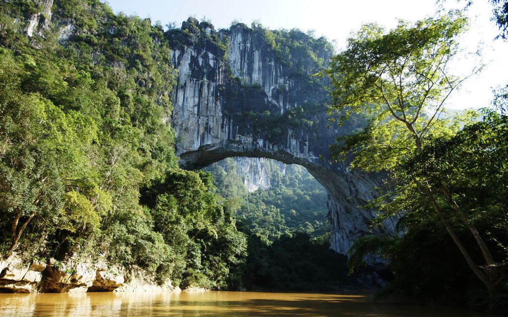 Ponte de Xian Ren Qiao, que só foi descoberta pelo mundo graças ao Google Maps (Imagem: Gigantes do Mundo)