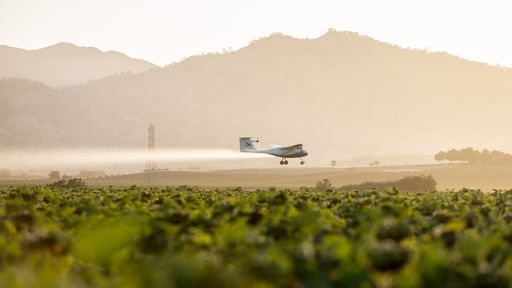 Embraer fabricará avião elétrico autônomo para pulverização agrícola