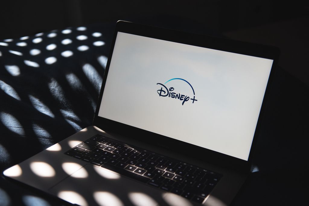Logo do Disney+ na tela do notebook