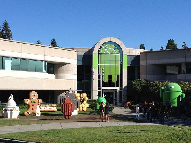 Estátuas de diferentes versões do Android em 2014 (imagem: Runner1928/Commons)