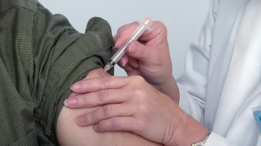 Vacinação contra COVID-19 começará neste mês no Brasil, diz ministro da Saúde