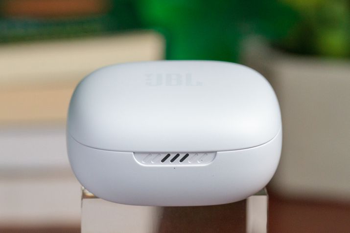 JBL Live pro+ case fechada