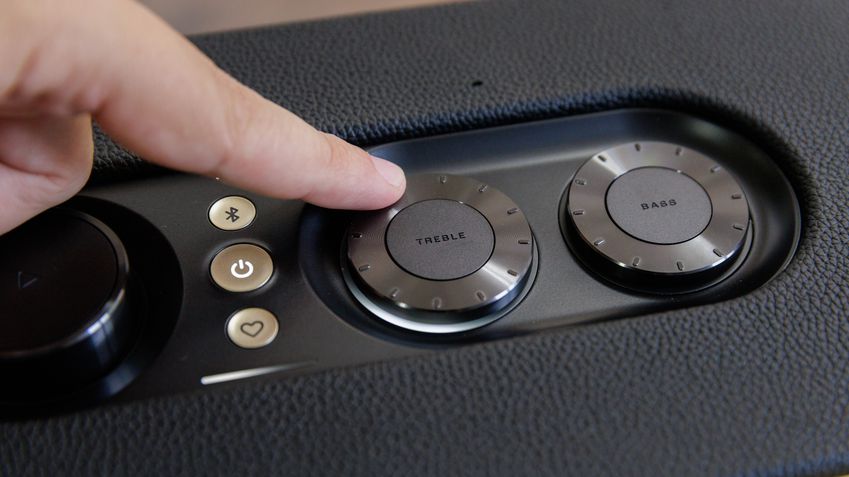 JBL Authentics 300