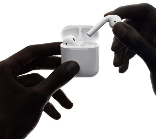 Apple lançou o AirPods 2 em março, mas planeja próxima geração para este ano. Imagem: Divulgação / Apple