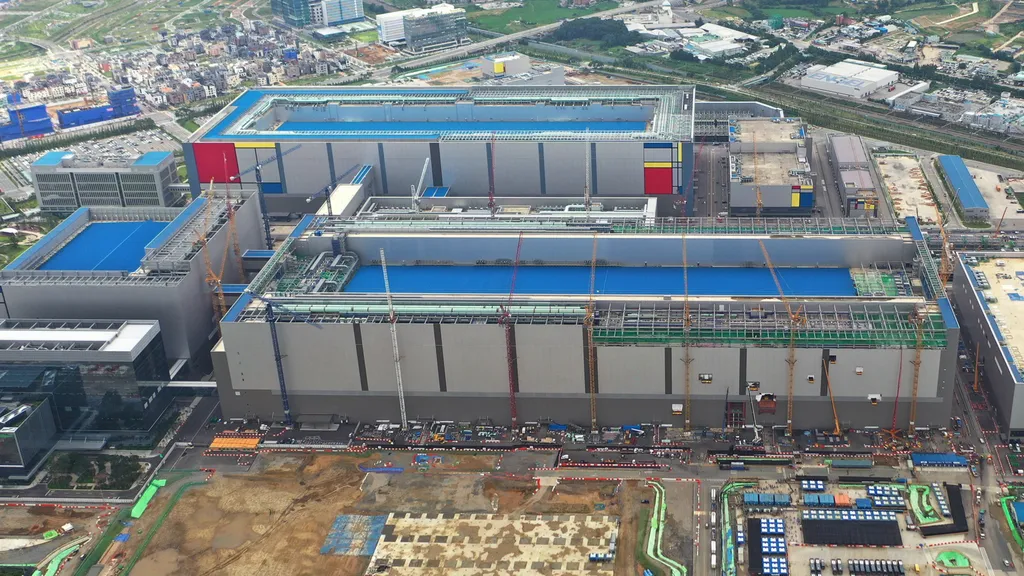 Samsung e outras marcas estão dispostas a construir grandes fábricas em países fora da Ásia (Imagem: Divulgação/Samsung)